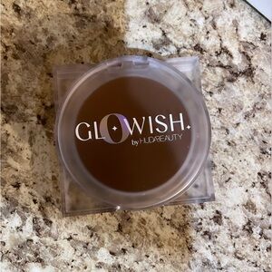 Gl0wish By HudaBeauty Pressed powder